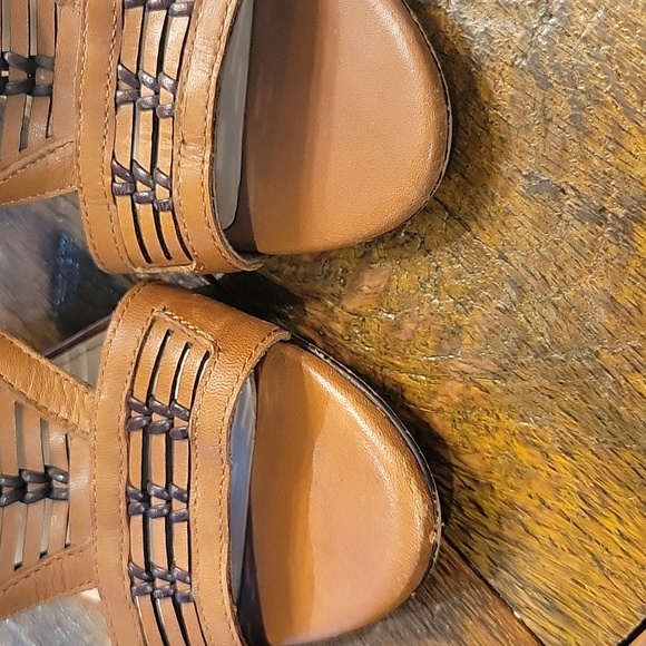 Vince Camuto size 8 Brown Wedge Sandals - Picture 2 of 8